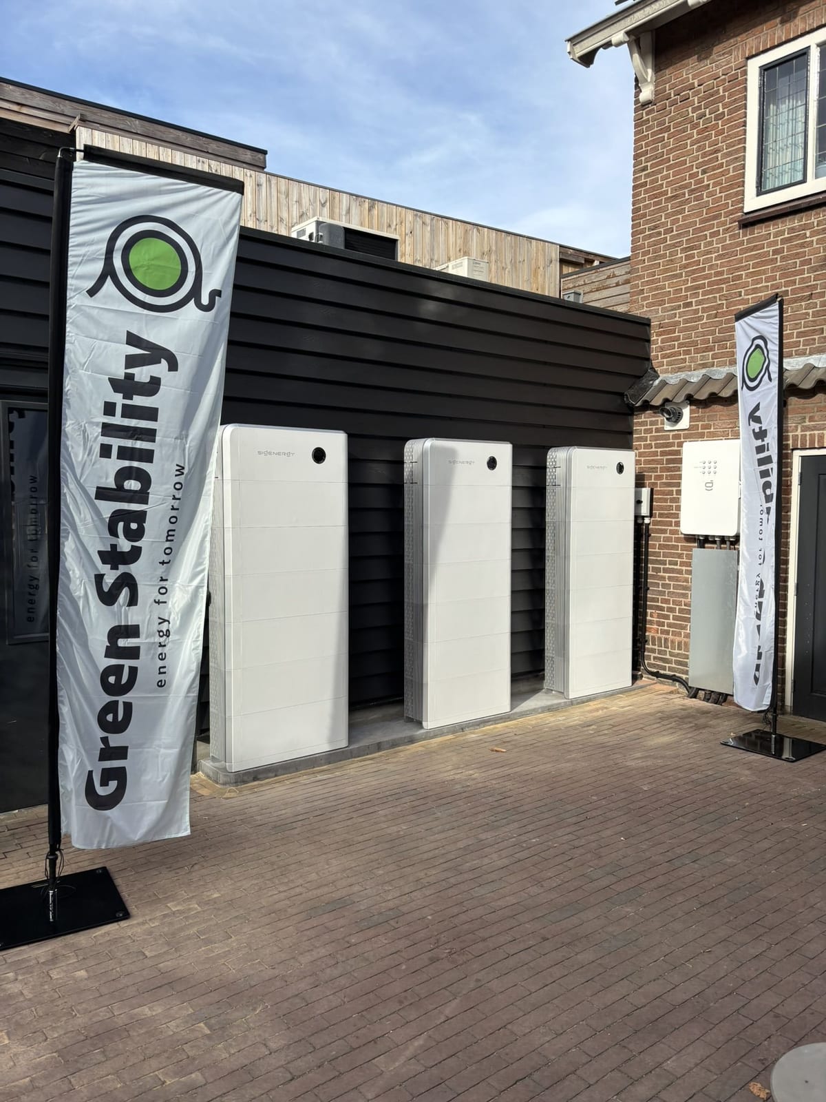 Slagerij Hulshof in Tubbergen — bedrijfspand met zonnepanelen en batterijopslag
